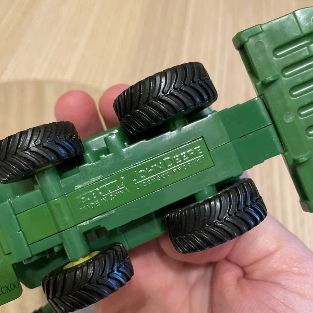 ERTL John Deere Combine 1:64 Collect N Play Farm Toy Plastic 46585